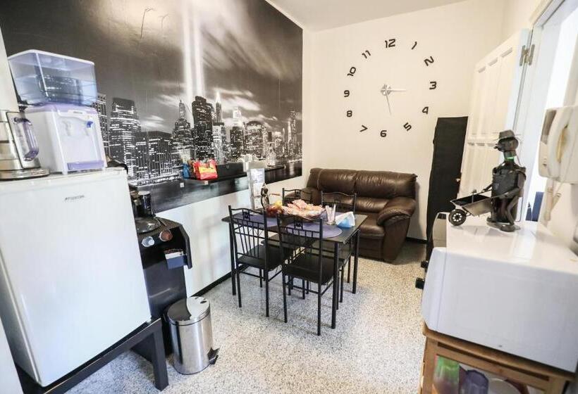 سوییت با چشم‌انداز باغ, Metropolitan B&b