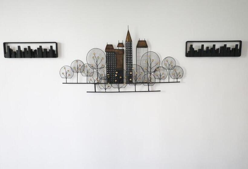 سوییت با چشم‌انداز باغ, Metropolitan B&b