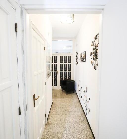 سوییت با چشم‌انداز باغ, Metropolitan B&b