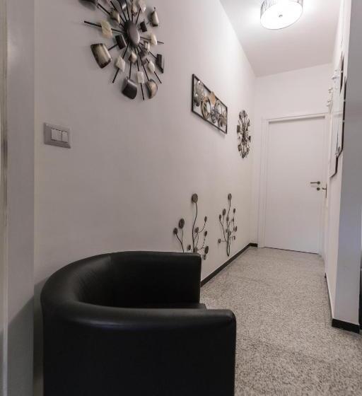 سوییت با چشم‌انداز باغ, Metropolitan B&b