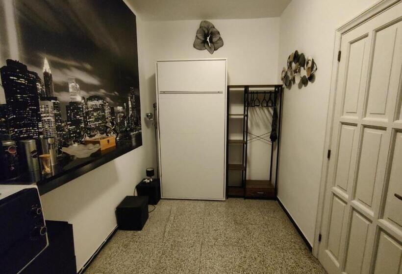 سوییت با چشم‌انداز باغ, Metropolitan B&b
