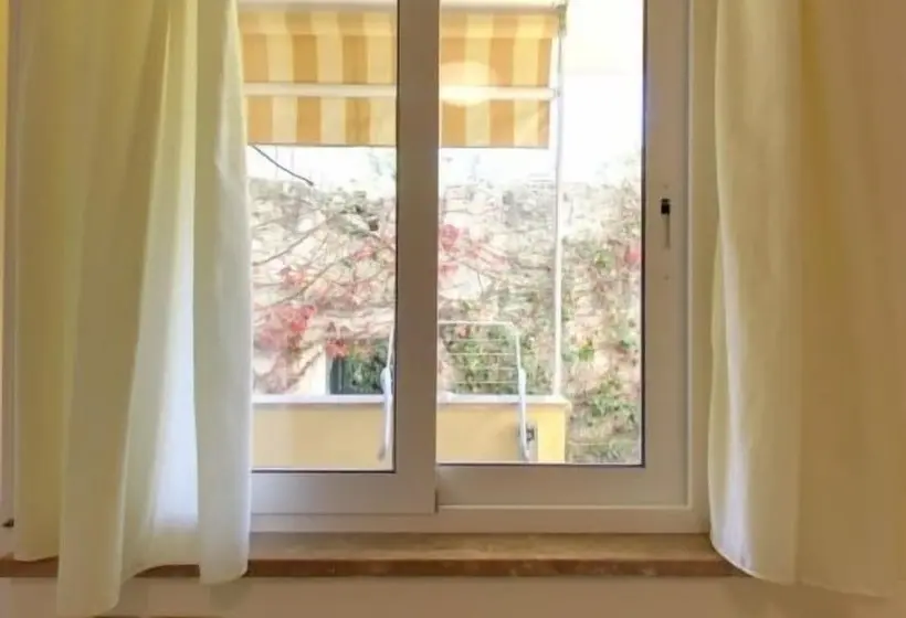 استودیوی استاندارد, Residence Panama
