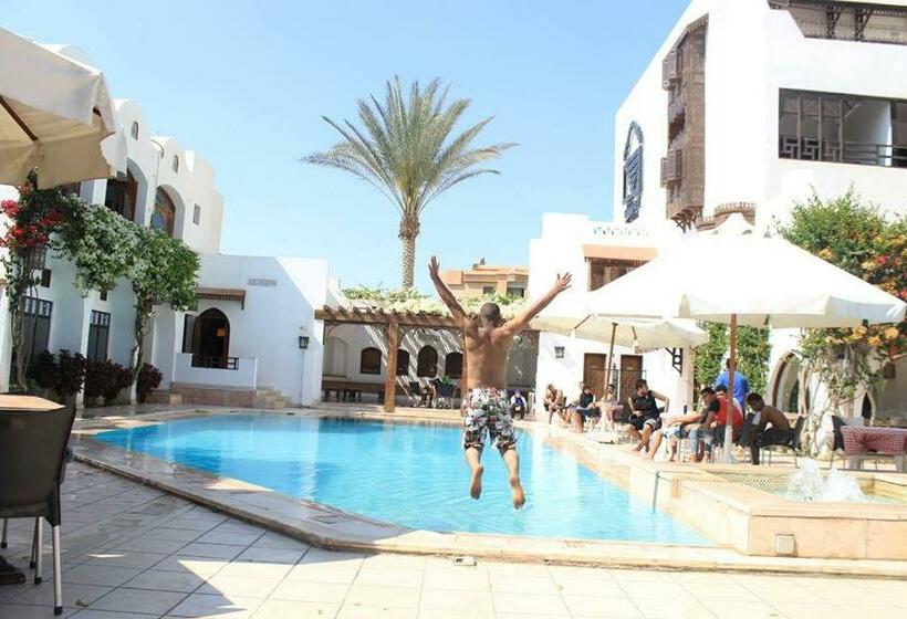 اتاق استاندارد, Six Corners Resort