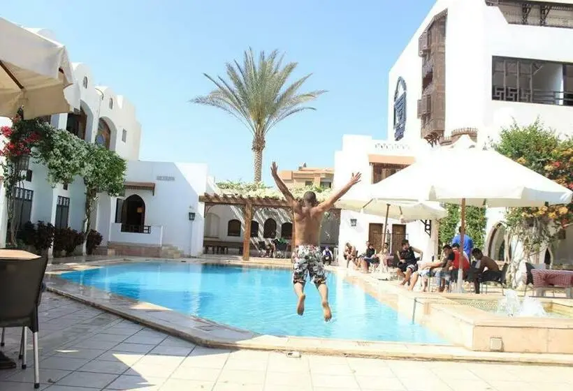 اتاق استاندارد, Six Corners Resort