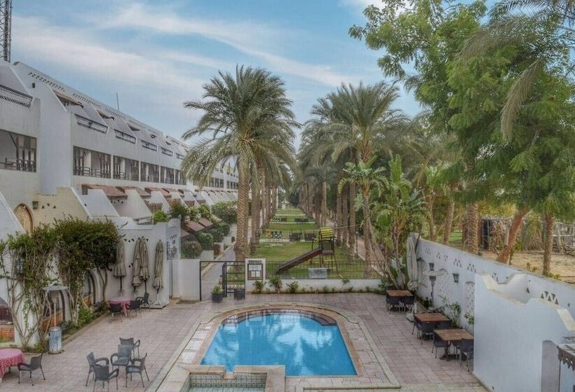 اتاق استاندارد, Six Corners Resort