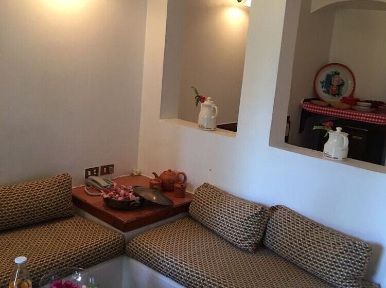 اتاق استاندارد, Six Corners Resort