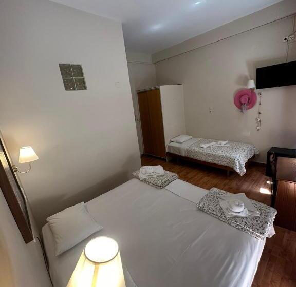 Трехместный Номер Стандарт с Балконом, Vassilikon