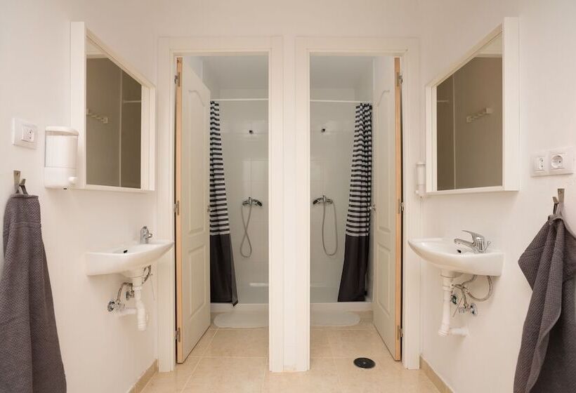 エコノミールーム, La Ventana Azul Surf Hostel