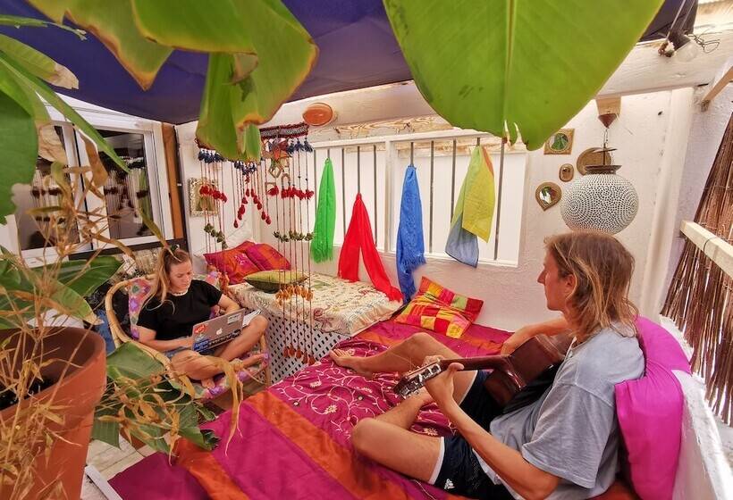 バス共有のスタンダードルーム, La Ventana Azul Surf Hostel