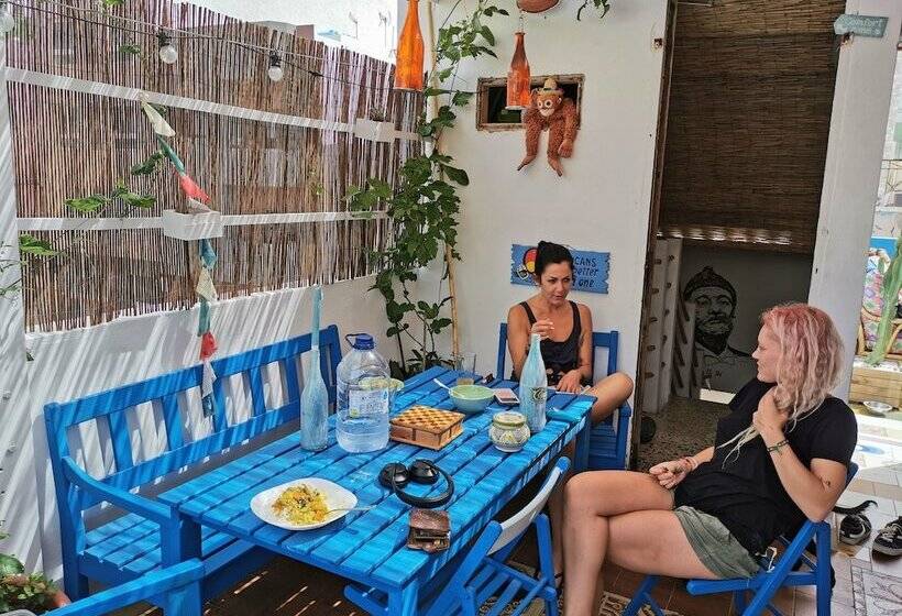 バス共有のスタンダードルーム, La Ventana Azul Surf Hostel