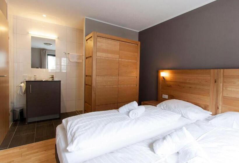 2 Bedroom Apartment with Views, Appart Laijola