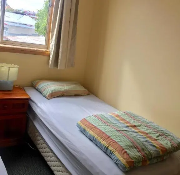اتاق استاندارد یک تخته با سرویس بهداشتی مشترک, Narrara Backpackers Hobart