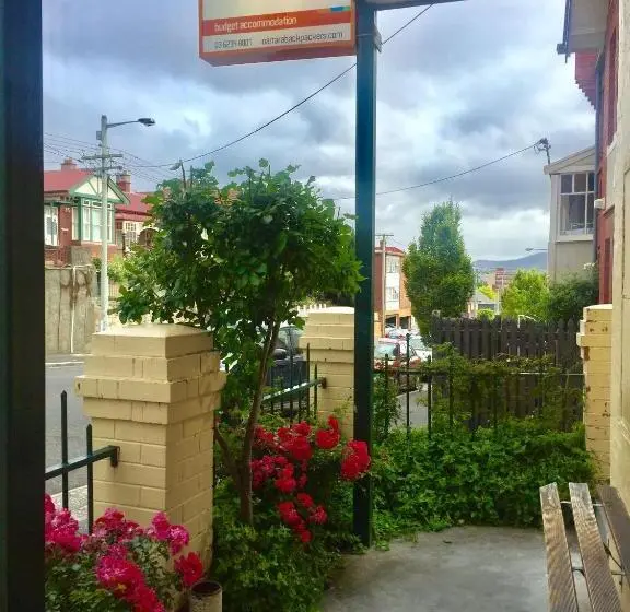 Triple Standard Room with Bunk Beds, Narrara Backpackers Hobart