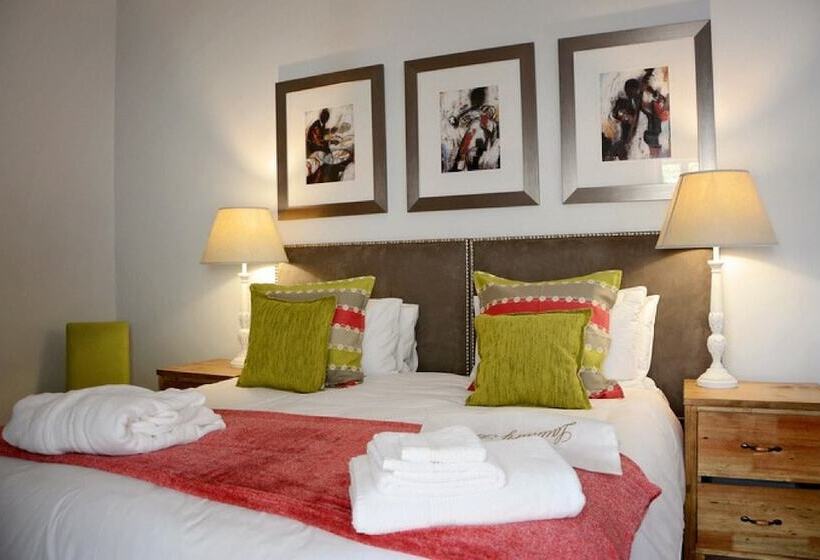 اتاق لوکس با چشم‌انداز باغ, Number Eighteen Exclusive Guest Lodge