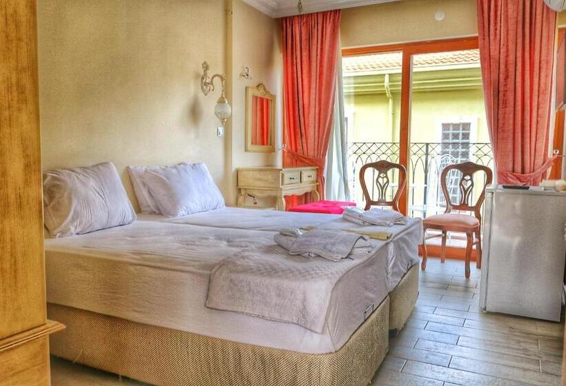 Camera Deluxe, Stone Hill