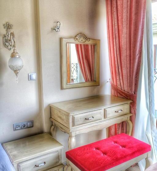 Camera Deluxe, Stone Hill