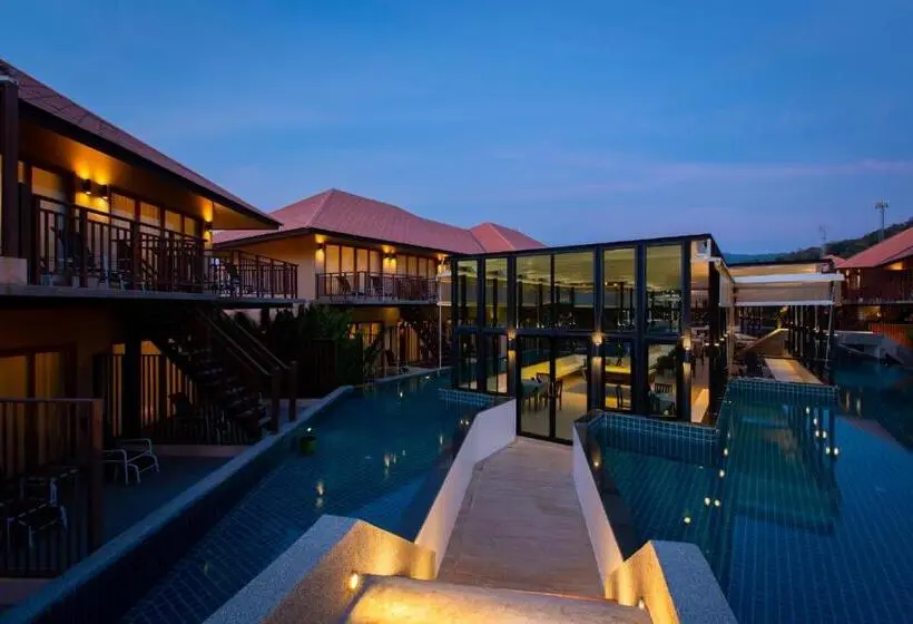 デラックスルーム, Blue Bay Resort   Access To Pool And Beach Phuket & Krabi