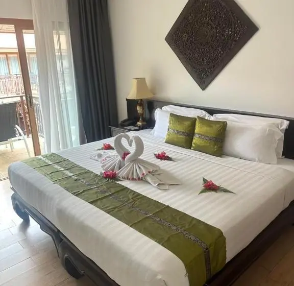 キングサイズベッドのスタンダードルーム, Blue Bay Resort   Access To Pool And Beach Phuket & Krabi