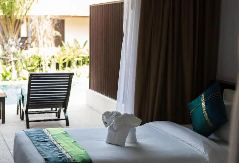 キングサイズベッドのスタンダードルーム, Blue Bay Resort   Access To Pool And Beach Phuket & Krabi