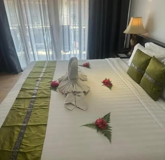 キングサイズベッドのスタンダードルーム, Blue Bay Resort   Access To Pool And Beach Phuket & Krabi