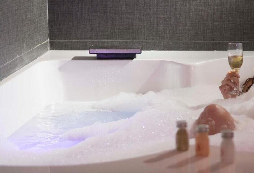 غرفة ديلوكس, El Secreto