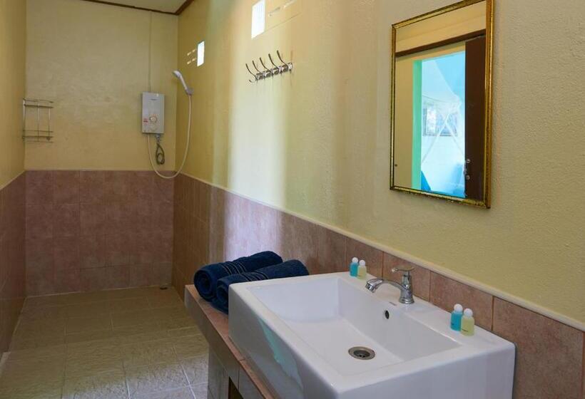 חדר משפחתי, Elephant Bay Resort