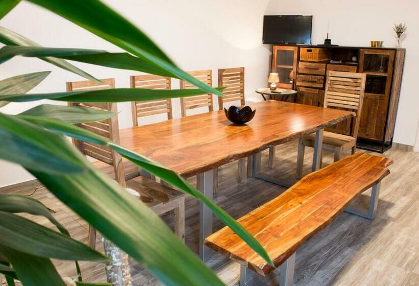 带1个卧室的公寓, Gwuni Mopera