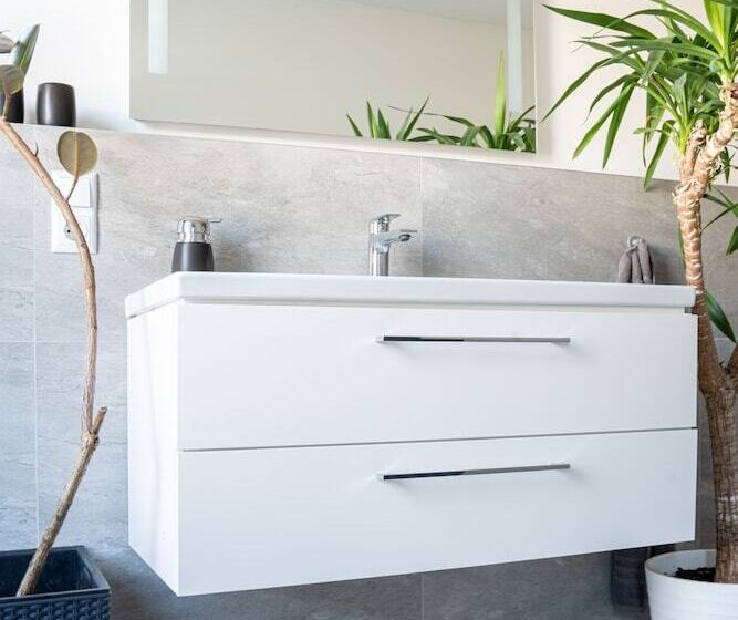 内部豪华间, Gwuni Mopera