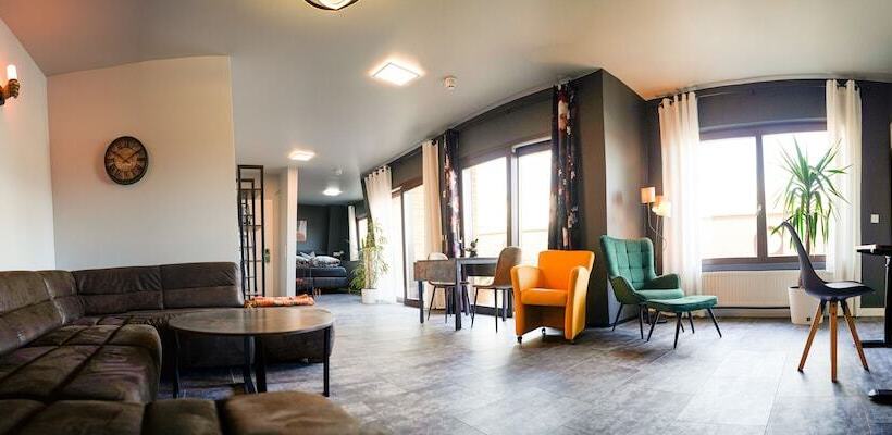 内部豪华间, Gwuni Mopera