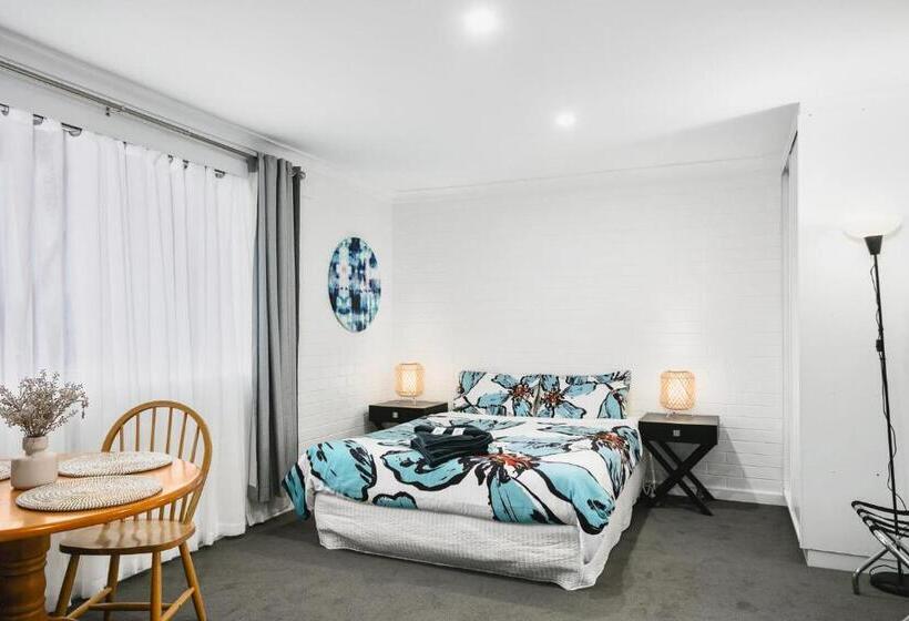 스탠다드 스튜디오, Malibu Apartments   Perth