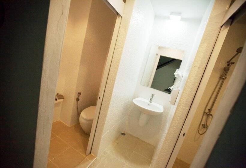 اتاق استاندارد با سرویس بهداشتی مشترک, Micro Hostel