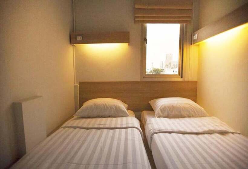 Quarto Estandar Banheiro Compartilhado, Micro Hostel