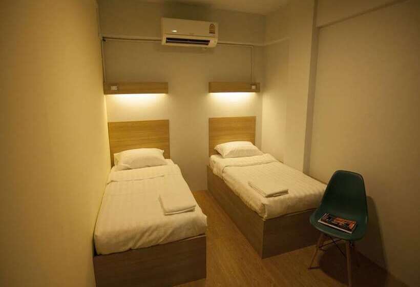 اتاق استاندارد با سرویس بهداشتی مشترک, Micro Hostel
