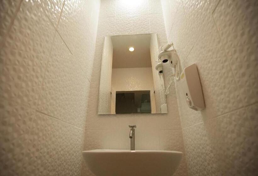 Quarto Estandar Banheiro Compartilhado, Micro Hostel