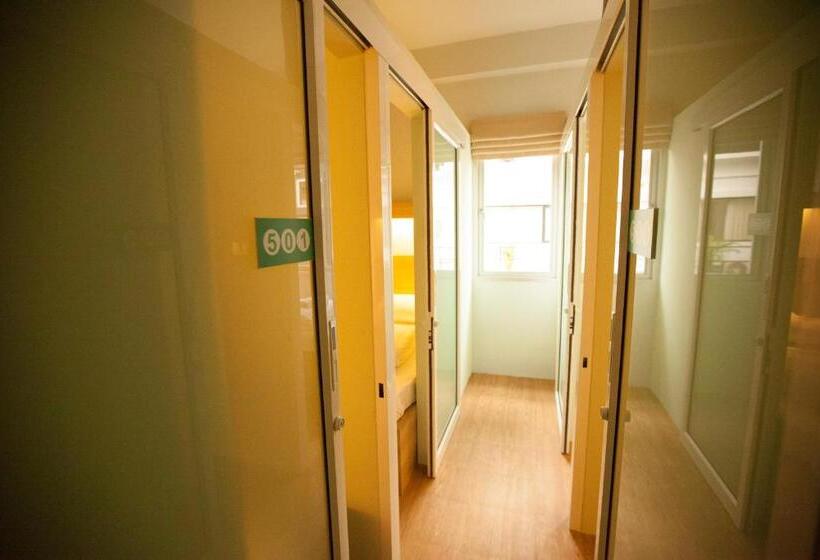 Quarto Estandar Individual Banheiro Compartilhado, Micro Hostel