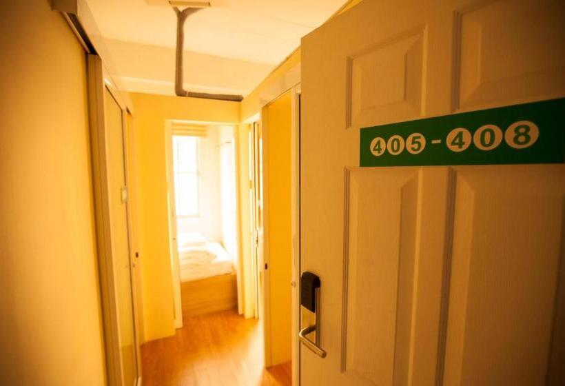 Quarto Estandar Individual Banheiro Compartilhado, Micro Hostel