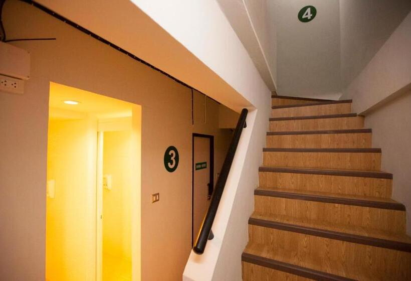 Quarto Estandar Individual Banheiro Compartilhado, Micro Hostel