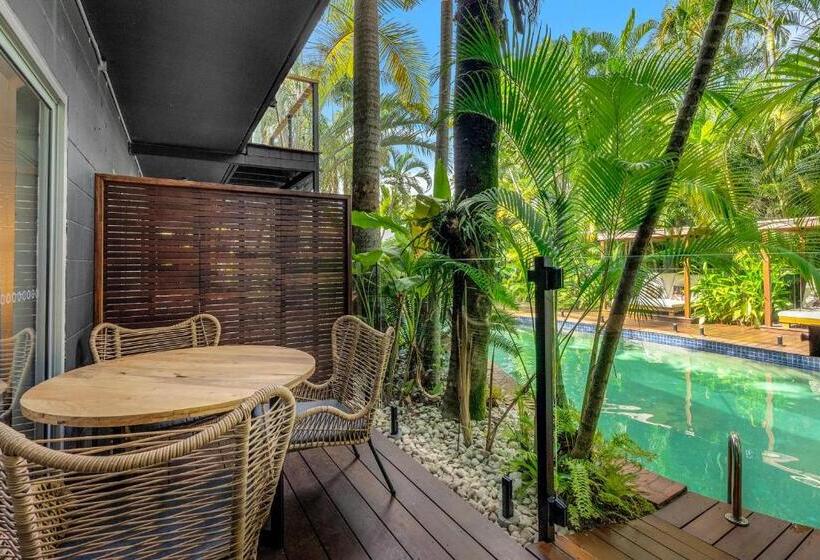 Апартаменты 2 Спальни с Бассейном, The Palms At Palm Cove