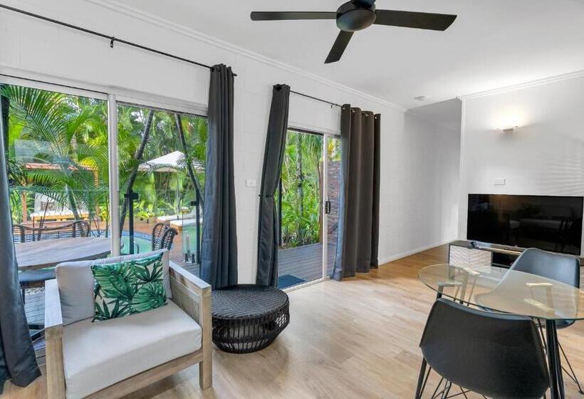 Апартаменты 2 Спальни с Бассейном, The Palms At Palm Cove