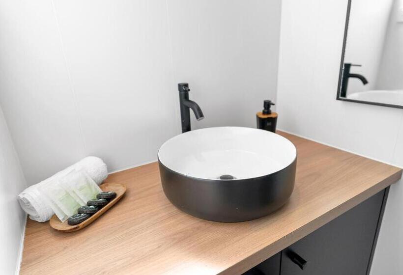 Апартаменты 2 Спальни с Бассейном, The Palms At Palm Cove