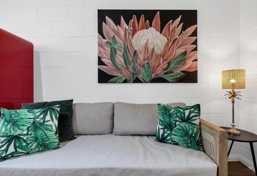 Апартаменты 2 Спальни с Бассейном, The Palms At Palm Cove