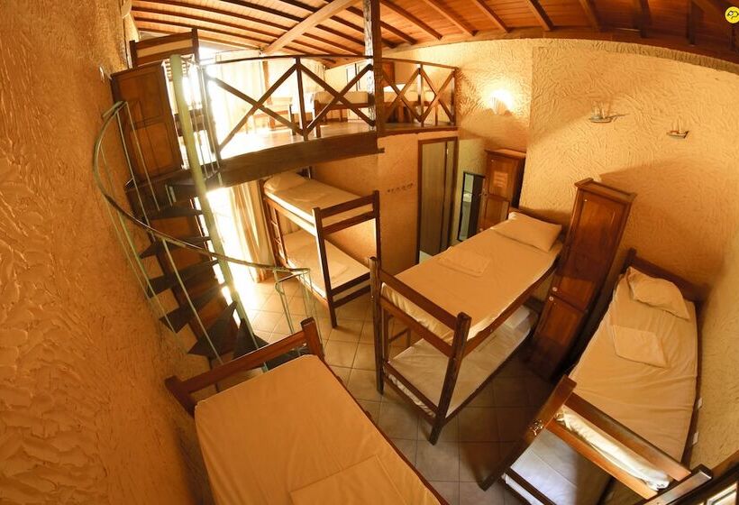 تختخواب در اتاق مشترک, Bamboo Buzios Hostel