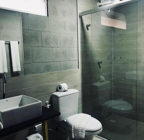Quarto Triplo Deluxe, Bessa Golden Flats