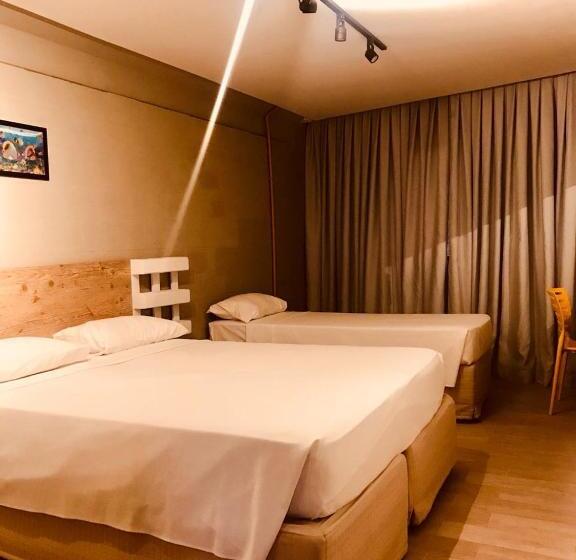 חדר דלוקס לשלושה, Bessa Golden Flats