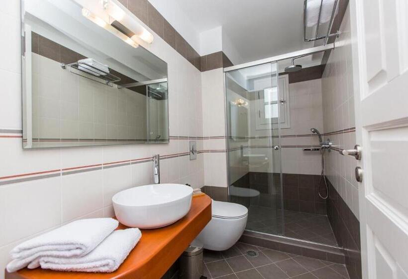 Апартаменты 2 Спальни Вид на Море, Castle Mansions