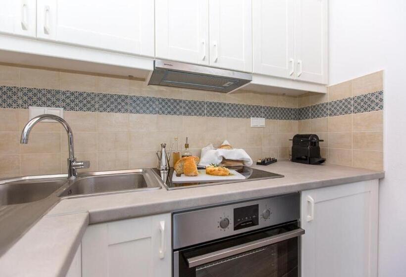 Апартаменты 2 Спальни Вид на Море, Castle Mansions