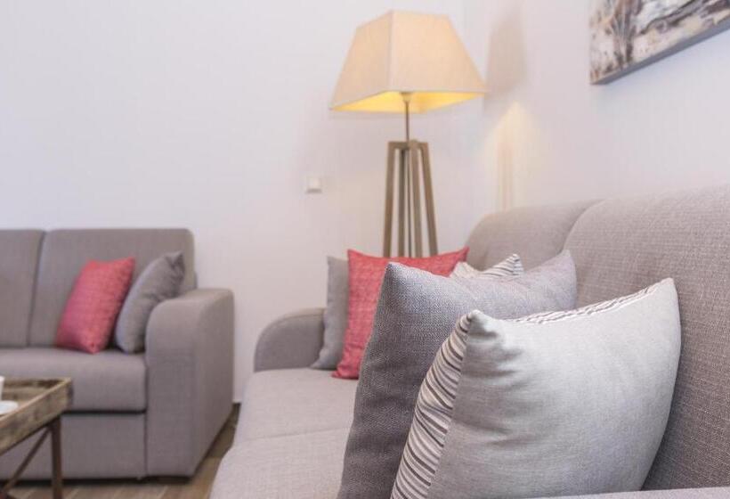 Апартаменты 2 Спальни Вид на Море, Castle Mansions