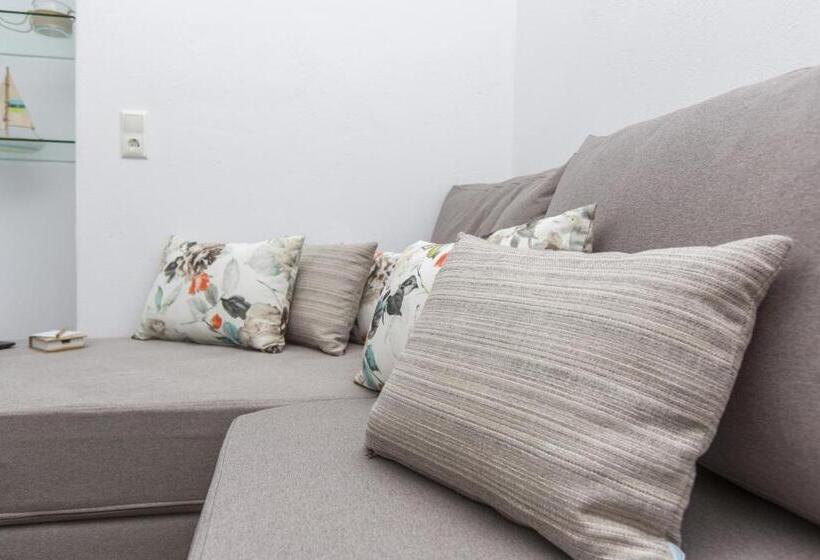 Апартаменты 1 Спальня Вид на Море с Балконом, Castle Mansions