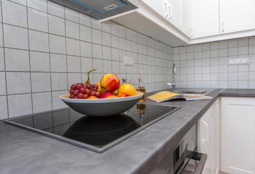 Апартаменты 1 Спальня Вид на Море с Балконом, Castle Mansions