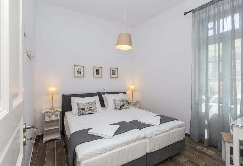 Апартаменты 2 Спальни Вид на Море, Castle Mansions